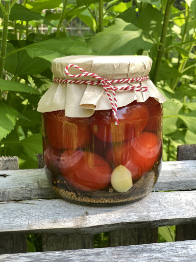 Томаты маринованные сливовидные 1,5 литра Томаты маринованные сливовидные 1,5 литра