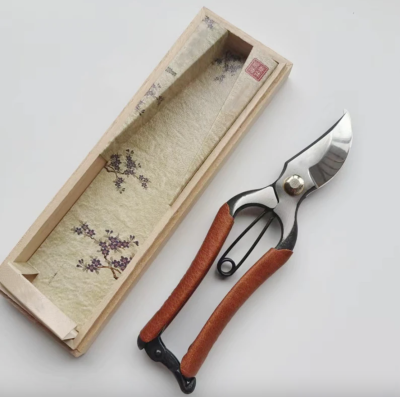 Секатор из высокоуглеродистой кованой стали Секатор из высокоуглеродистой кованой стали