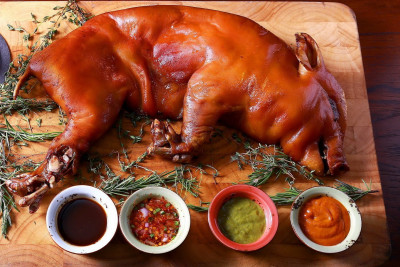 Молочный поросенок горячего копчения ( 3 - 9 кг ) 1 кг Молочный поросенок горячего копчения ( 3 - 9 кг ) 1 кг